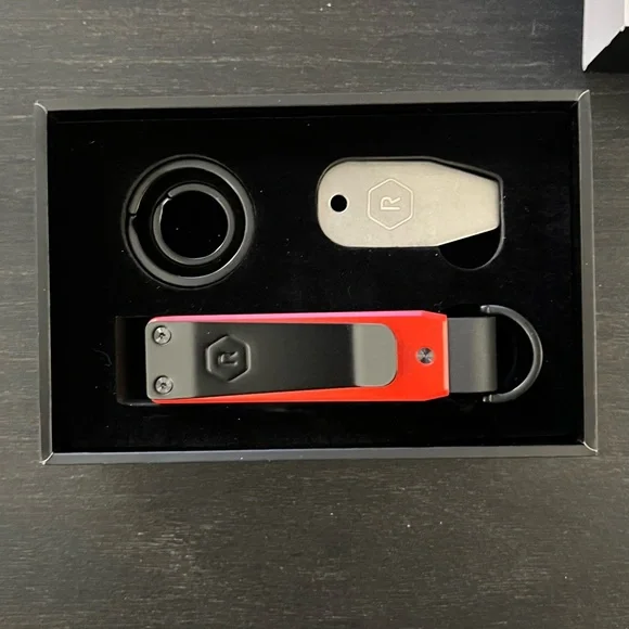 Ridge Keycase, Rodeo Red Aluminum, holds 2-6 keys securely. NIB, NWT - Picture 3 of 7